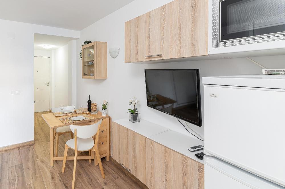 Vista Bonita Apartment เบนัลมาเดนา ภายนอก รูปภาพ